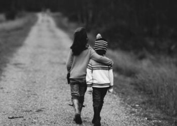 Tylko nie mów nikomu - children, road, supportive