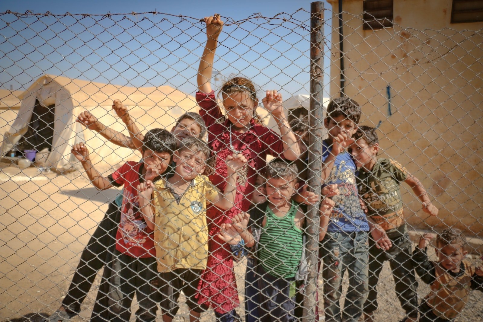 Rezolucja PE w sprawie migracji i uchodźców ma przyczynić się do poprawy losu wszystkich dzieci i ich rodziców zmuszonych do opuszczenia swojego kraju