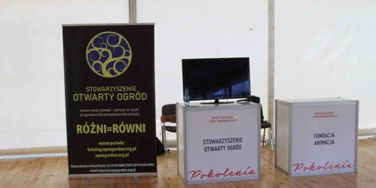 Święto Wolności i Praw Obywatelskich - stoisko stowarzyszenia Otwarty Ogród