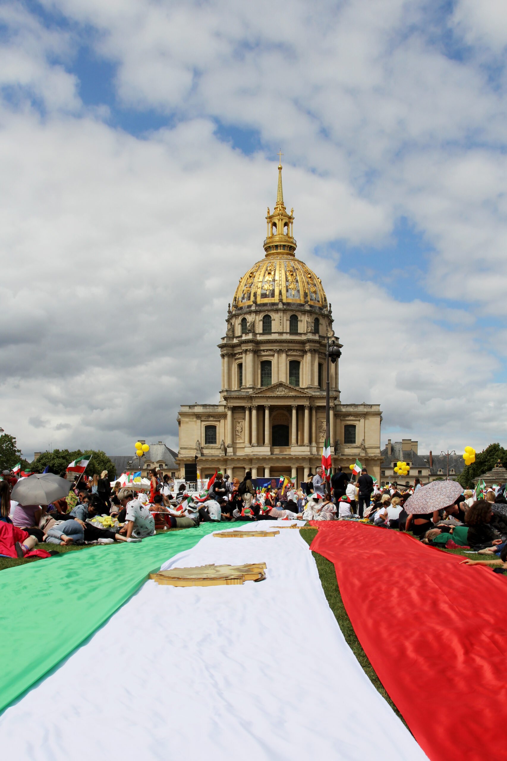 Wolny Iran w Paryżu z metrem w tle. fot. Andrzej Gaj
